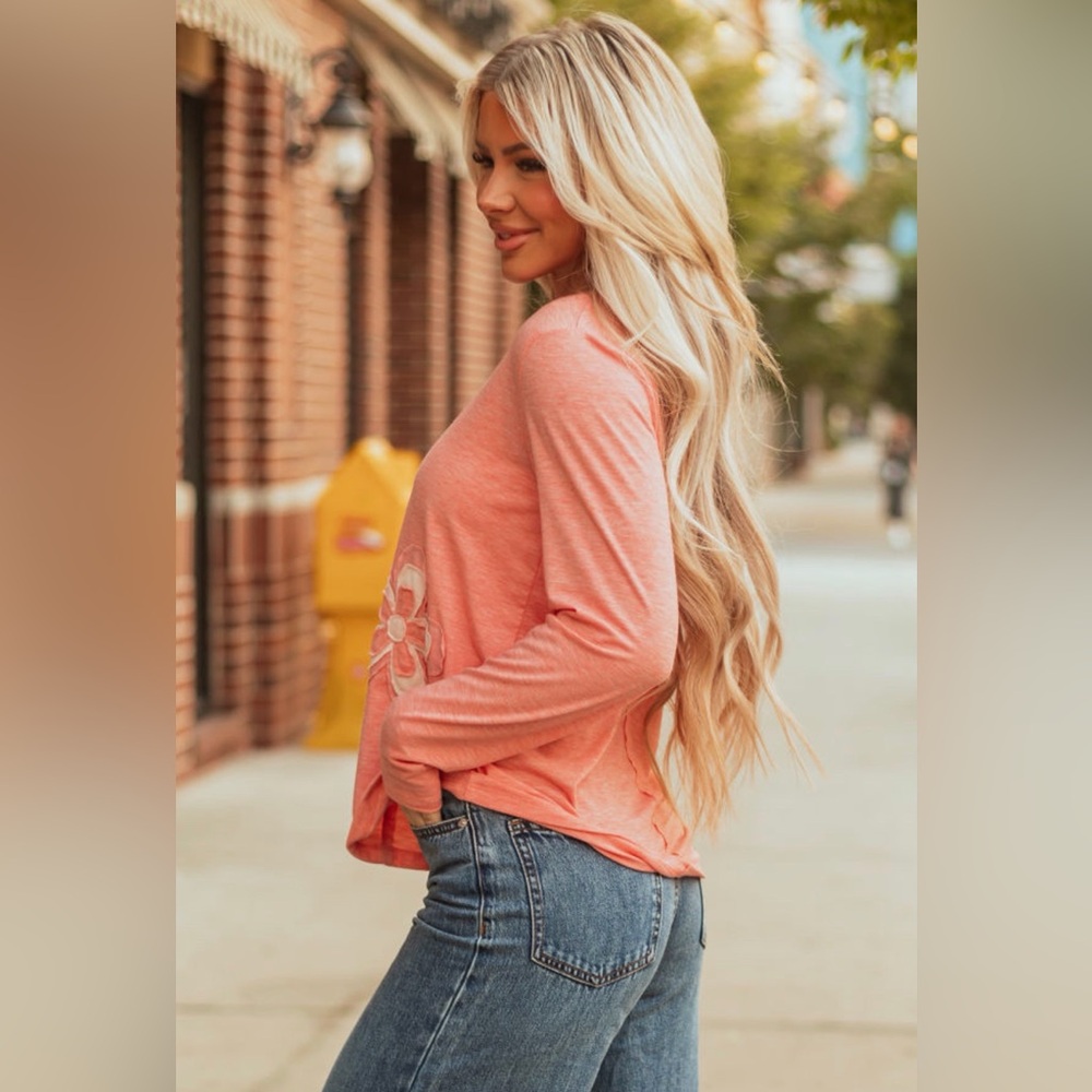 ⭐️Floral Embellished Pink Top - Picture 3 of 3